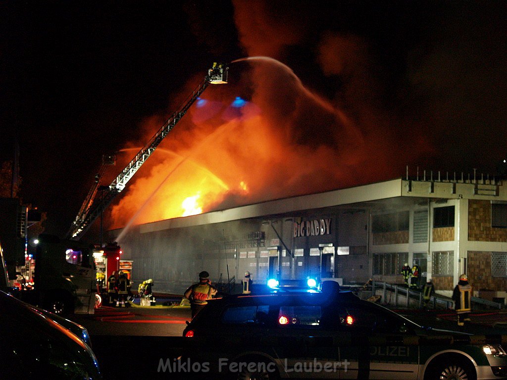 Grossbrand Halle auf dem Grossmarkt Koeln P510.JPG